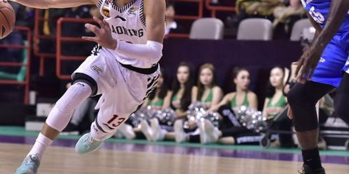 层中举足轻 层中举足轻