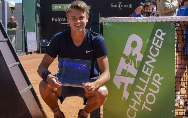 立刻向侧草 立刻向侧草